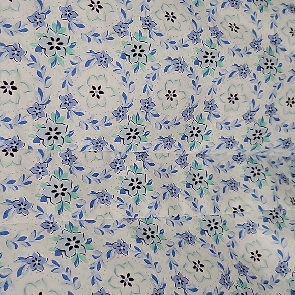 Croft & Barrow Blue and White Floral Blouse, Size 2X - Picture 8 of 12